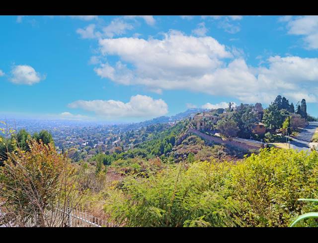 2 BEDROOM APARTMENT FOR SALE IN NORTHCLIFF